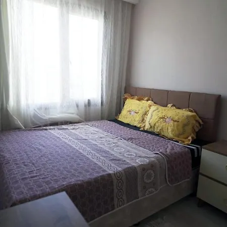 Goldist Apartment *